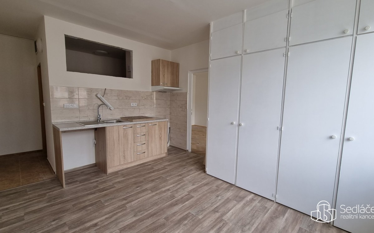 Dlouhodobý pronájem bytu 1+1 s balkonem. – fotografie 1