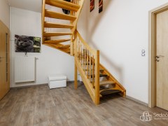 Rodinný dům s garáží a venkovním bazénem v Chodově. – fotografie 9