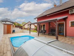 Rodinný dům s garáží a venkovním bazénem v Chodově. – fotografie 20