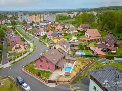 Rodinný dům s garáží a venkovním bazénem v Chodově. – fotografie 23